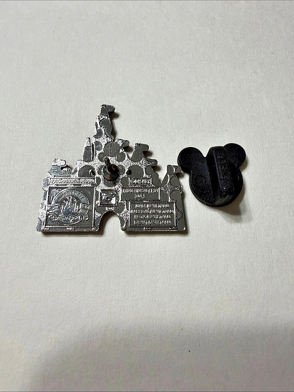 Disney 
Dalmatian Castle pin Set White & Black Like New - Picture 2 of 2